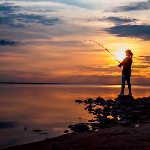 Mujer pescando